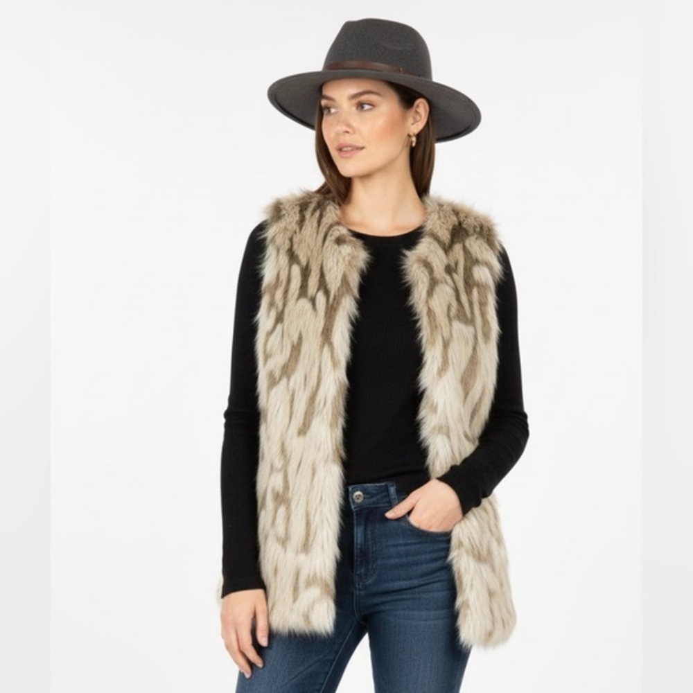 Circle | Elevated Beige & Creme Faux Fur Lined Vest Size Medium